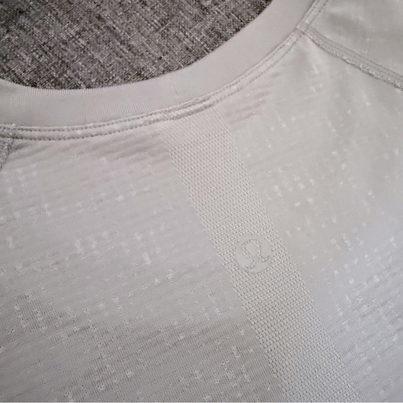 Lululemon Swiftly Tech Short Sleeve Shirt 2.0
Disconnect Rhino Grey / Vapor - Picture 9 of 11